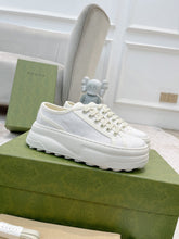 Carregar imagem no visualizador da galeria, Gucci And Ebony GG Canvas White
