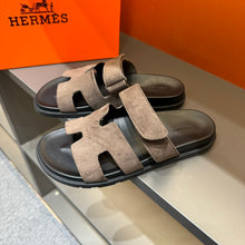 Carregar imagem no visualizador da galeria, Sandália &quot;Chypre &quot; Hermès Marrom Camurça

