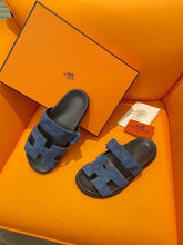 Carregar imagem no visualizador da galeria, Hermes Chypre Sandal Navy Calfskin Leather
