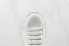 Carregar imagem no visualizador da galeria, Alexander McQueen Oversized White
