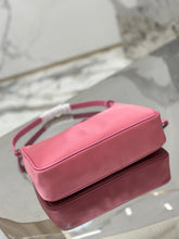 Carregar imagem no visualizador da galeria, Bolsa Prada mini Re-Edition 2000
