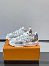 Carregar imagem no visualizador da galeria, Tênis New Louis Vuitton Branco/Prata
