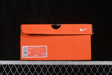 Carregar imagem no visualizador da galeria, Nike Vomero Premium x Melitta Baumeister Total Orange Chalk .
