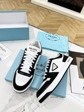 Carregar imagem no visualizador da galeria, Prada Downtown Low Top Sneakers Leather White Black
