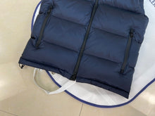 Carregar imagem no visualizador da galeria, Moncler Ophrys Down Vest
