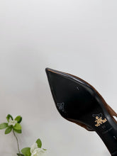 Carregar imagem no visualizador da galeria, dark brown suede slingback pump from Prada
