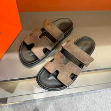 Carregar imagem no visualizador da galeria, Sandália &quot;Chypre &quot; Hermès Marrom Camurça
