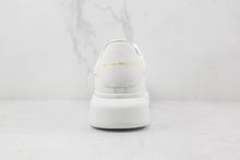 Carregar imagem no visualizador da galeria, Alexander McQueen Oversized White
