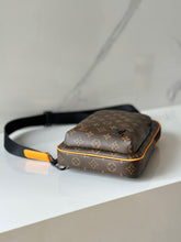 Carregar imagem no visualizador da galeria, Avenue Sling Bag
