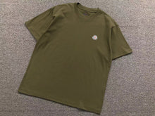 Carregar imagem no visualizador da galeria, T-Shorts Moncler Light Green
