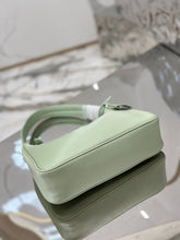 Carregar imagem no visualizador da galeria, Bolsa Prada mini Re-Edition 2000
