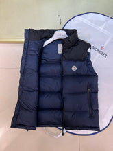 Carregar imagem no visualizador da galeria, Moncler Ophrys Down Vest
