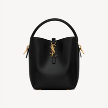 Carregar imagem no visualizador da galeria, Bolsa Yves Saint Laurent Preta LE 37 SMALL
