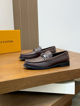 Carregar imagem no visualizador da galeria, Sapato 4 Louis Vuitton Marrom
