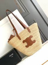 Carregar imagem no visualizador da galeria, Bolsa CELINE Medium supple panier in raffia and calfskin
