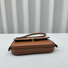 Carregar imagem no visualizador da galeria, Prada Cleo Shoulder Bag
