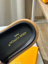 Carregar imagem no visualizador da galeria, Chinelo Flatform Pool Pillow Cacao
