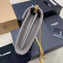 Carregar imagem no visualizador da galeria, Saint Laurent Should Bag gray

