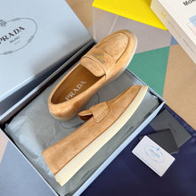 Carregar imagem no visualizador da galeria, Prada Suede Loafers
