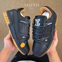 Carregar imagem no visualizador da galeria, Tênis Trainer Louis Vuitton Preto/Marrom
