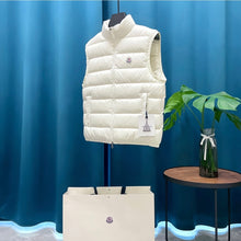 Carregar imagem no visualizador da galeria, Colete Moncler Branco
