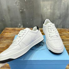Carregar imagem no visualizador da galeria, Prada Downtown Low Top Sneakers Leather White White Black
