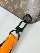 Carregar imagem no visualizador da galeria, Avenue Sling Bag
