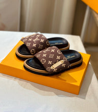 Carregar imagem no visualizador da galeria, Chinelo Flatform Pool Pillow Cacao

