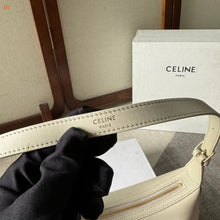 Carregar imagem no visualizador da galeria, Celine Heloïse Cuir Triomphe Off White
