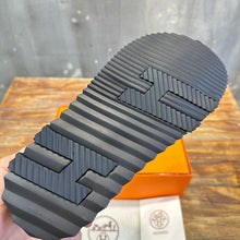 Carregar imagem no visualizador da galeria, Hermes Sandal Infra Black
