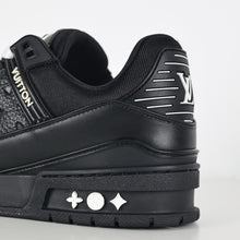 Carregar imagem no visualizador da galeria, Tênis Trainer Louis Vuitton Preto Cad White
