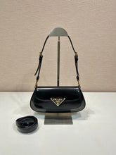 Carregar imagem no visualizador da galeria, Prada Cleo
