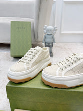 Carregar imagem no visualizador da galeria, Gucci And Ebony GG Canvas Cream
