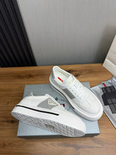 Carregar imagem no visualizador da galeria, Prada Downtown
