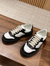 Carregar imagem no visualizador da galeria, Gucci GG Sneaker Black White
