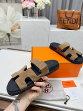 Carregar imagem no visualizador da galeria, Hermes Chypre Sandal Beige Calfskin Leather
