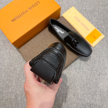 Carregar imagem no visualizador da galeria, Mocassin Louis Vuitton
