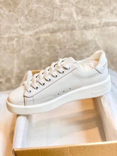 Cargar imagen en el visor de la galería, Golden Goose Ball Star Triple White
