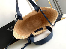 Carregar imagem no visualizador da galeria, Bolsa CELINE Medium supple panier in raffia and calfskin

