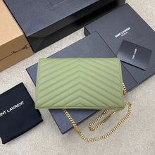 Carregar imagem no visualizador da galeria, Saint Laurent Should Bag Green Clean

