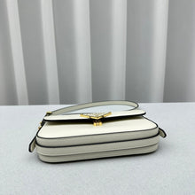 Carregar imagem no visualizador da galeria, Prada Cleo Shoulder Bag
