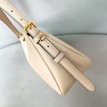 Carregar imagem no visualizador da galeria, Prada Aimee bag
