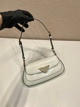 Carregar imagem no visualizador da galeria, Prada Cleo
