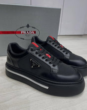 Cargar imagen en el visor de la galería, Prada Downtown Negro Rojo
