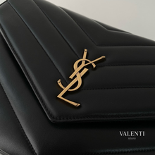 Carregar imagem no visualizador da galeria, Bolsa Yves Saint Laurent Preta
