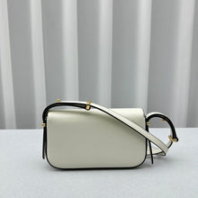 Carregar imagem no visualizador da galeria, Prada Cleo Shoulder Bag
