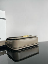 Carregar imagem no visualizador da galeria, BOLSA CLASSIQUE TRIOMPHE CELINE
