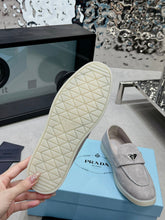 Carregar imagem no visualizador da galeria, Prada Suede Loafers Grey
