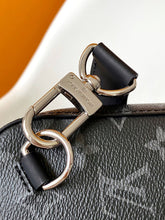 Cargar imagen en el visor de la galería, Bolsa Avenue Sling Bag Monograma Eclipse Black
