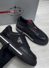 Cargar imagen en el visor de la galería, Prada Downtown Negro Rojo
